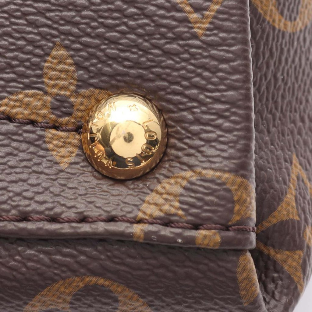 Louis Vuitton Monogram V Tote BB - Detail 1