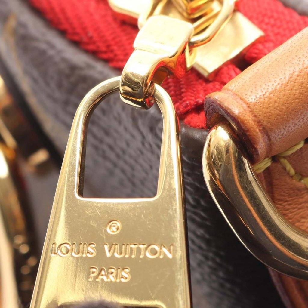 Louis Vuitton Monogram V Tote BB - Detail 2