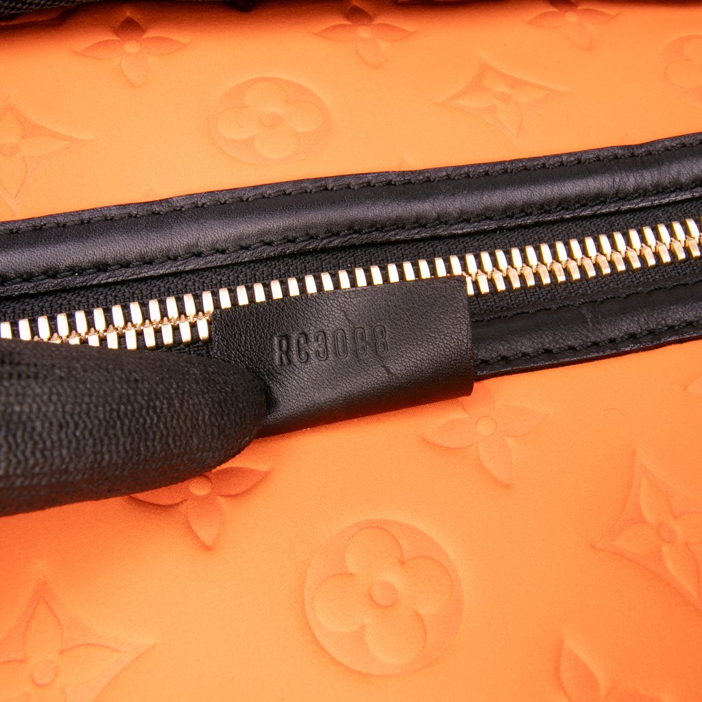 Louis Vuitton Monogram Embossed Neoprene Scuba MM - Detail 1