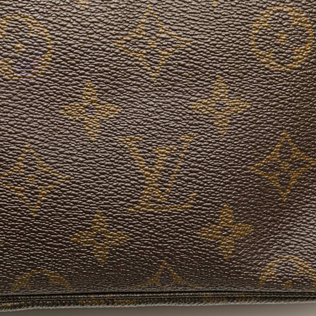 Louis Vuitton Monogram Trousse Toilette 28 - Detail 2