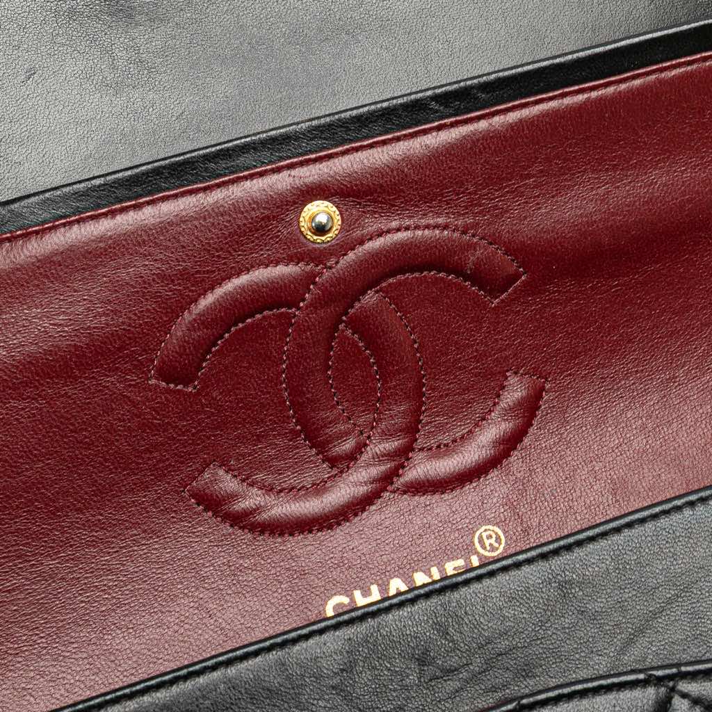 Chanel Medium Classic Lambskin Double Flap - Detail 1