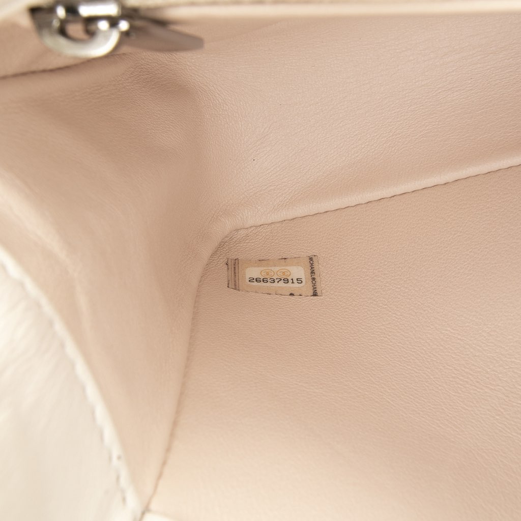 Chanel CC Stitched Calfskin Chain Flap - Detail 1