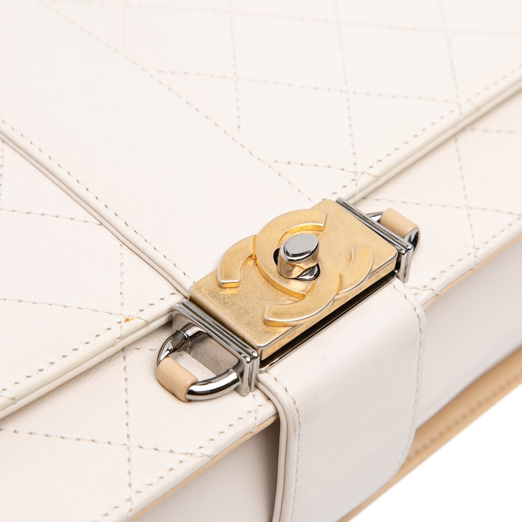 Chanel CC Stitched Calfskin Chain Flap - Detail 2
