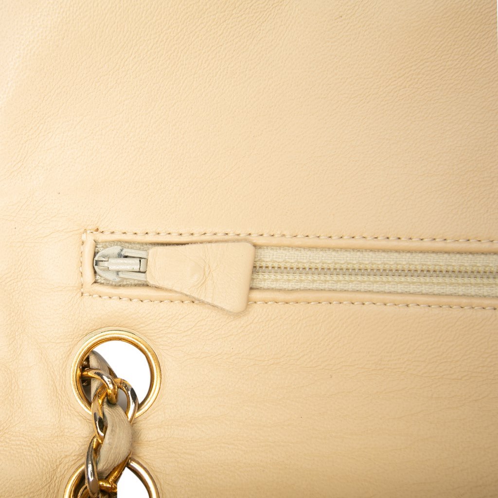 Chanel Small Classic Lambskin Double Flap - Detail 2