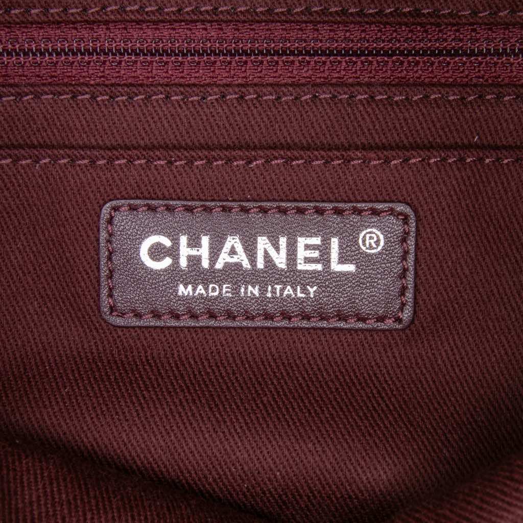 Chanel Quilted Glazed Calfskin Coco Pleats Clutch - Detail 1