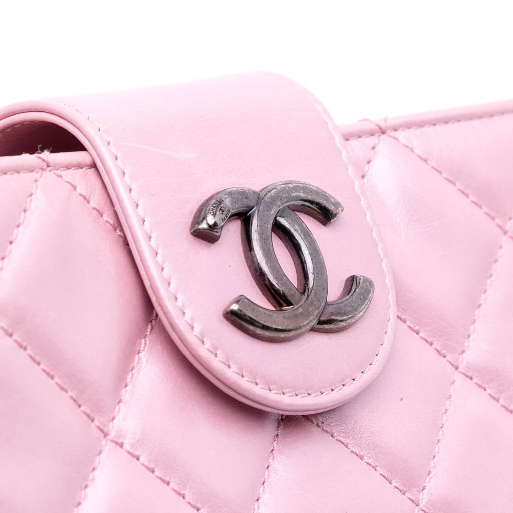 Chanel Quilted Glazed Calfskin Coco Pleats Clutch - Image 10