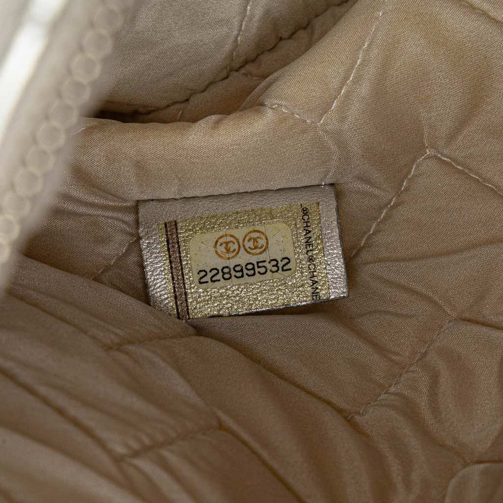 Chanel Medium Metallic Chevron Calfskin O Case Clutch - Detail 1