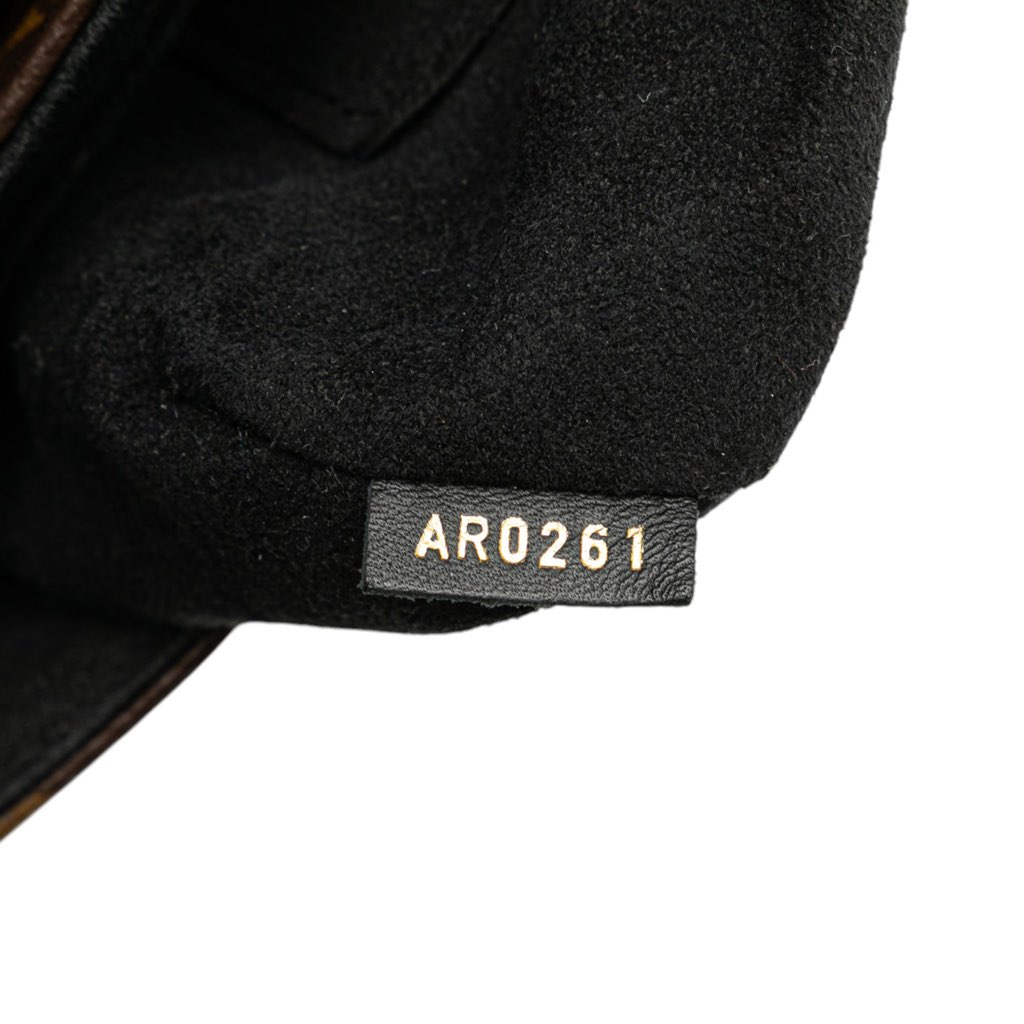 Louis Vuitton Monogram Locky BB - Detail 1