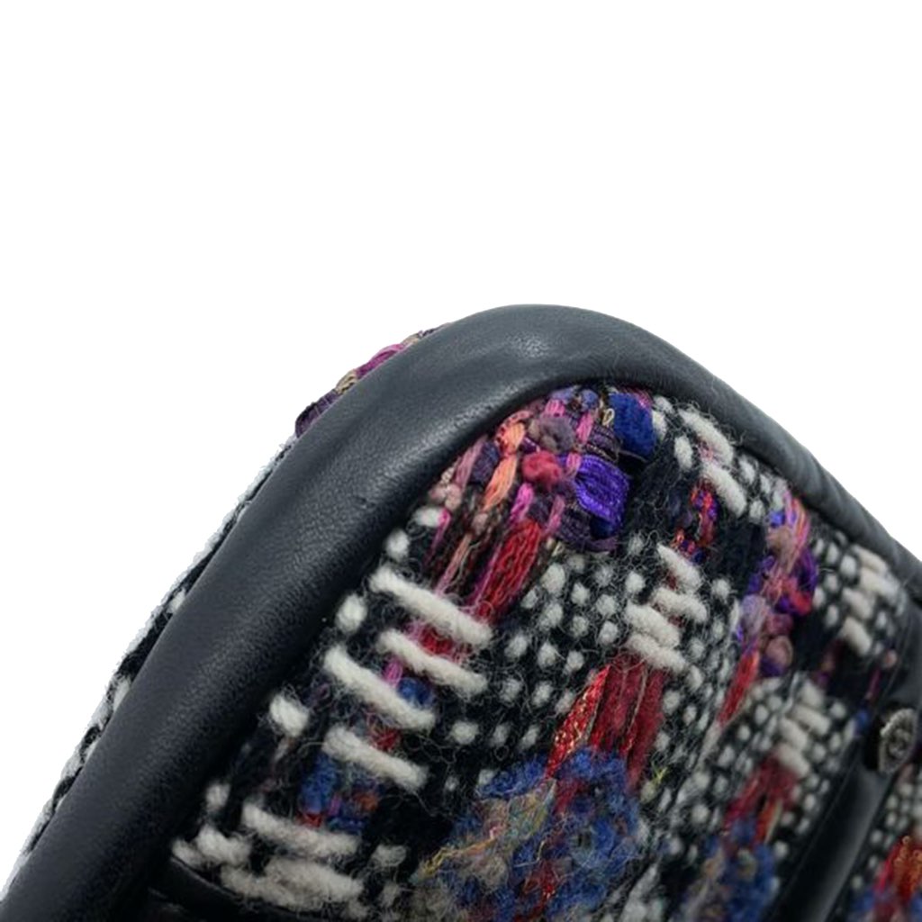 Chanel Small Tweed and Lambskin Girl Clutch on Chain - Detail 2