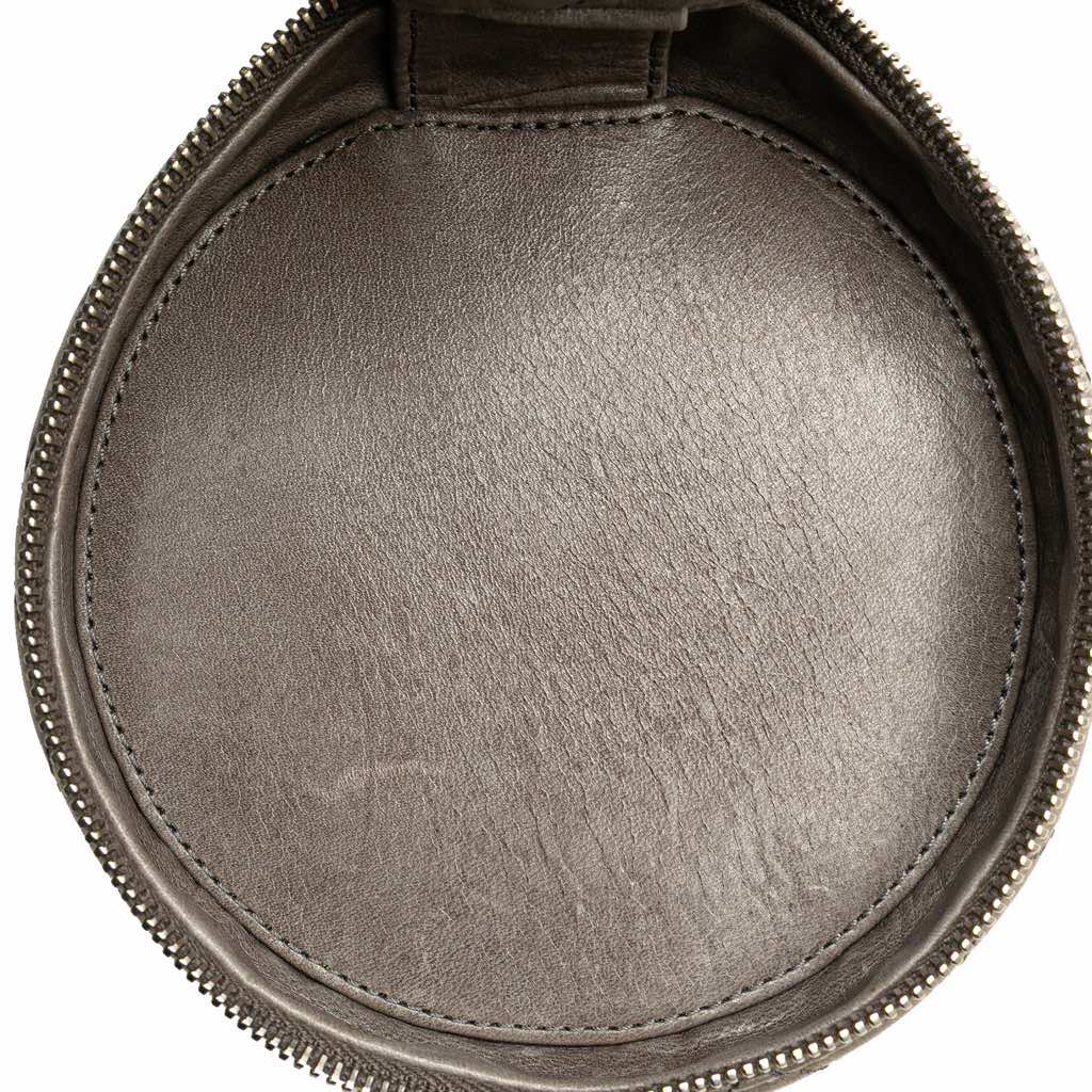 Chanel CC Quilted Aged Calfskin Round Clutch - Detail 1