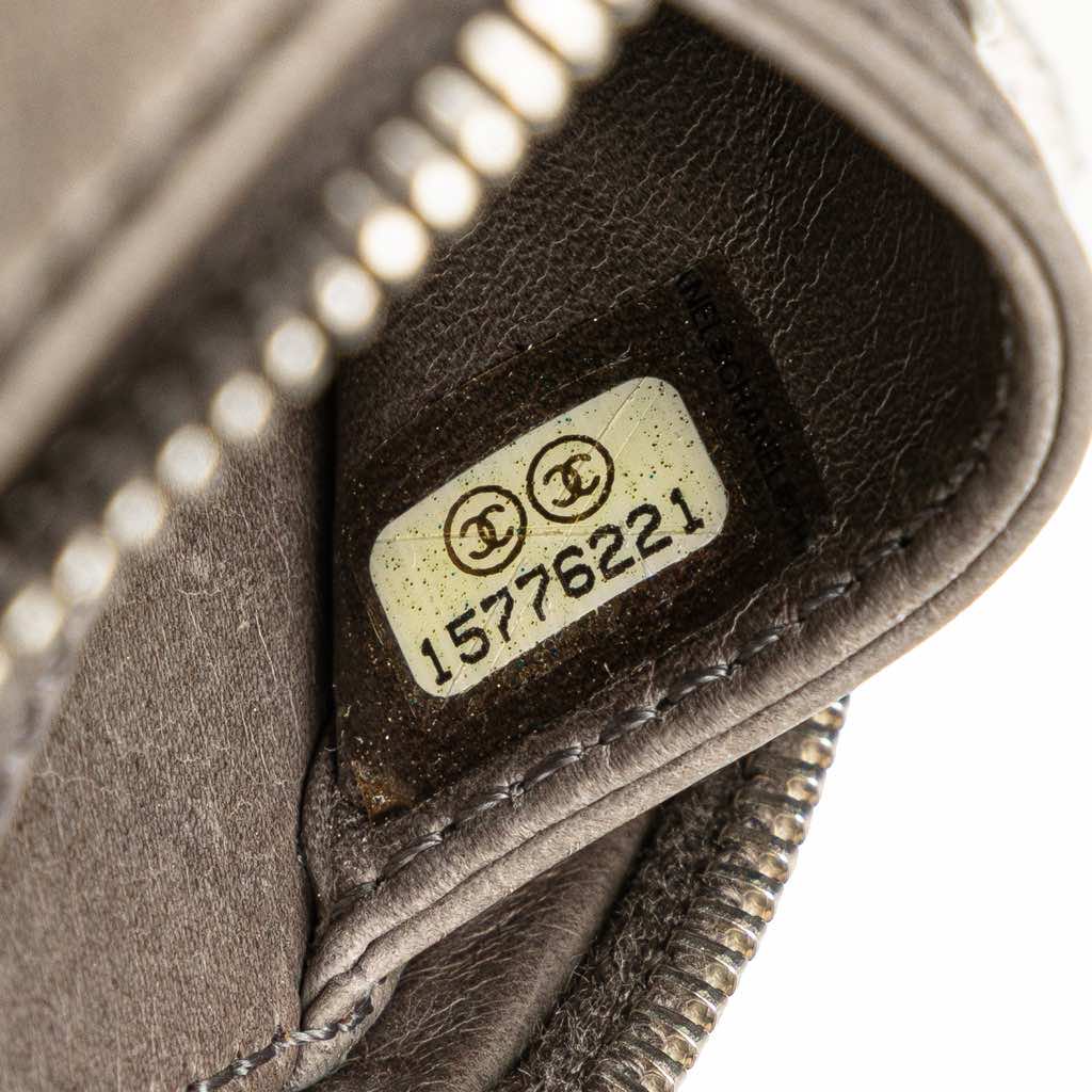 Chanel CC Quilted Aged Calfskin Round Clutch - Image 10