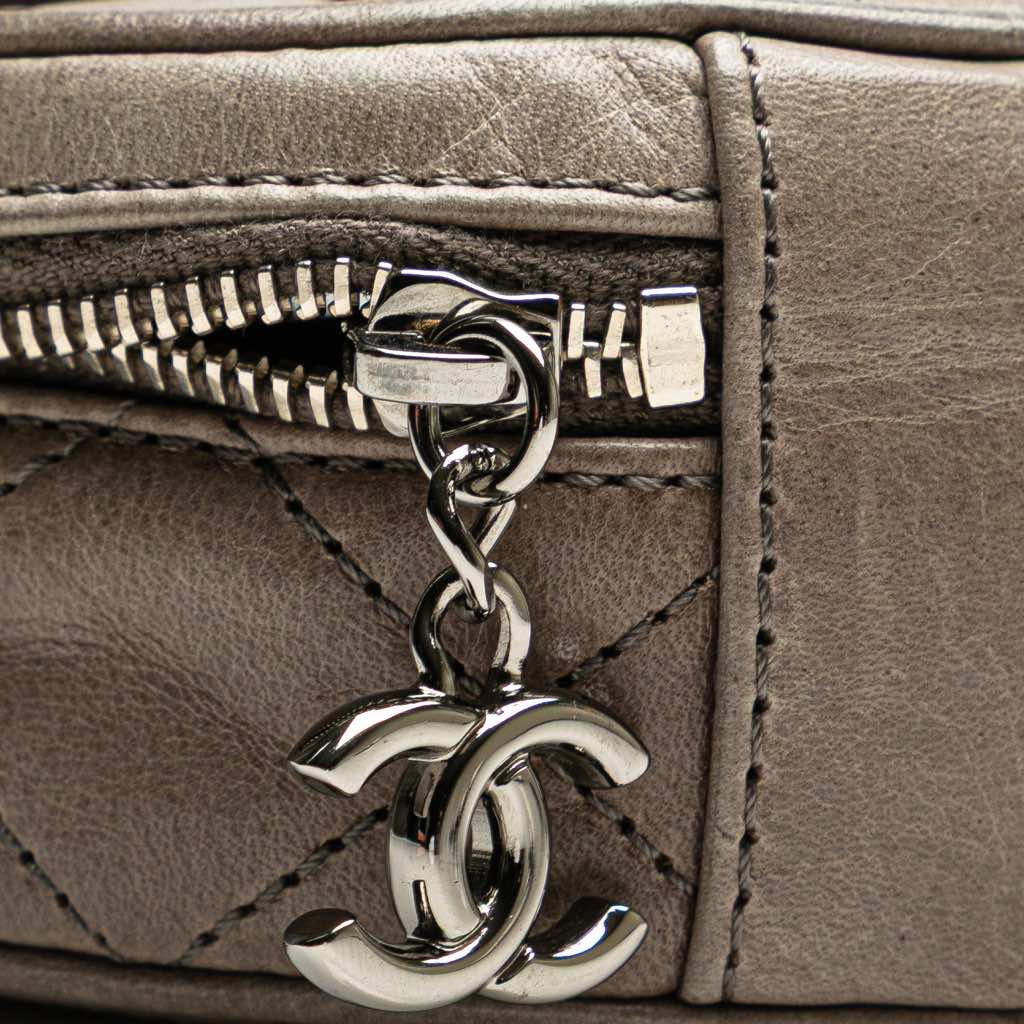 Chanel CC Quilted Aged Calfskin Round Clutch - Image 12