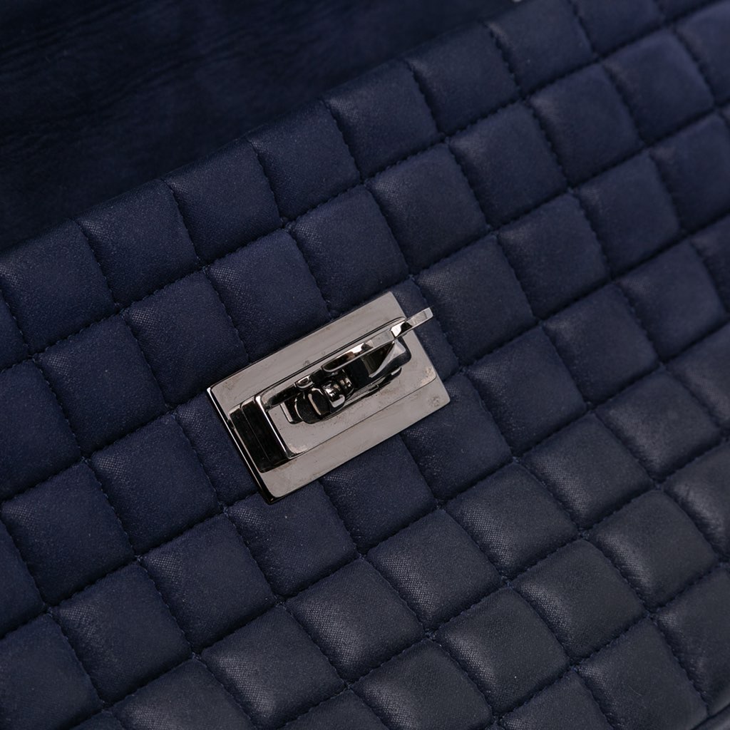 Chanel Chocolate Bar Iridescent Calfskin Bubble Flap - Detail 2