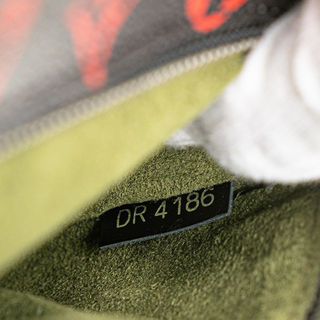 Louis Vuitton Monogram Infrarouge Pochette Metis - Detail 1