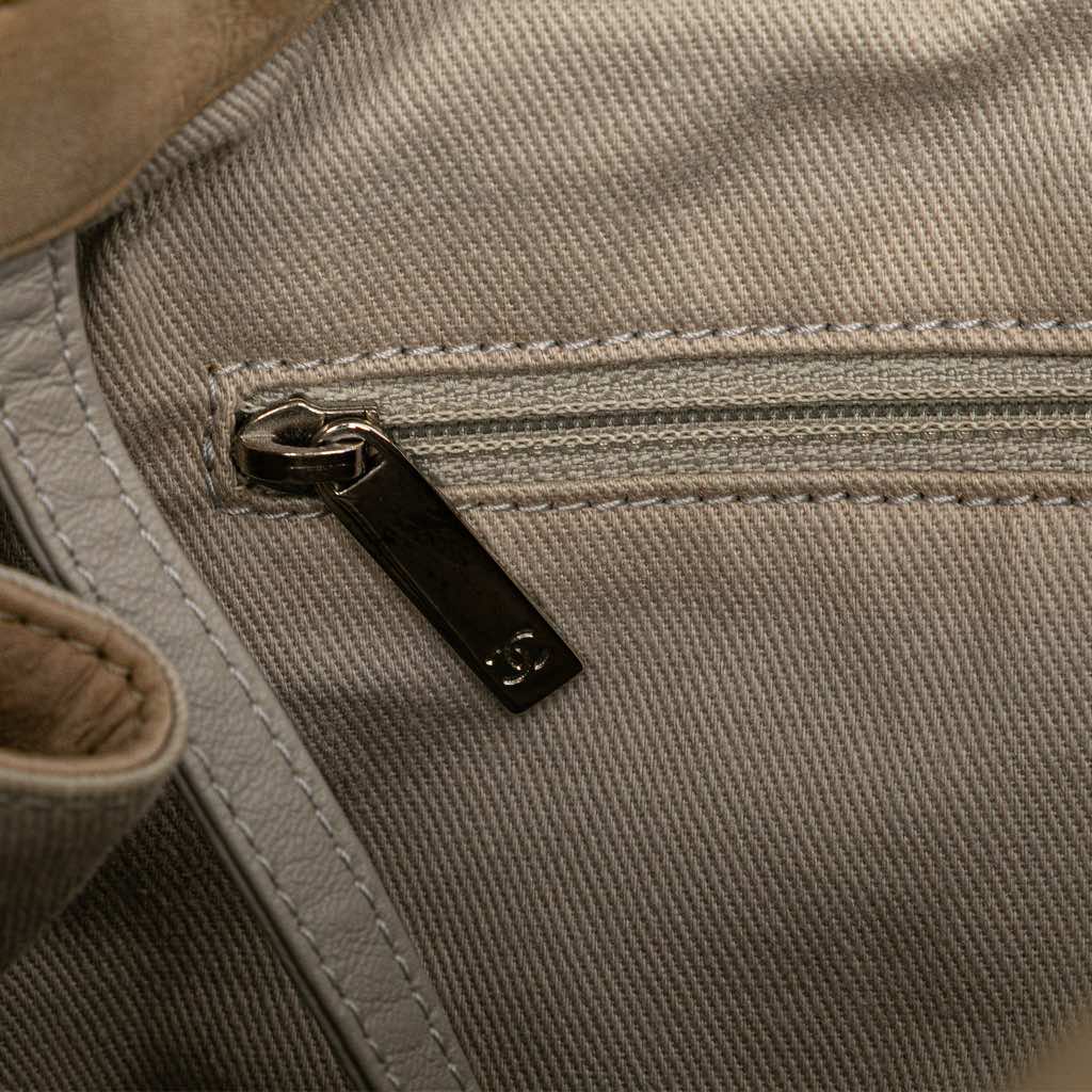 Chanel Iridescent Calfskin Sea Hit Tote - Detail 2