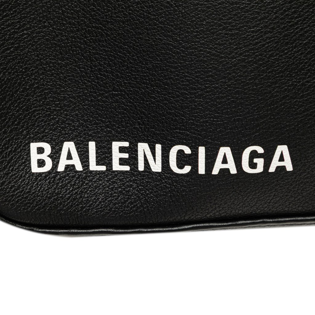 Balenciaga Medium Leather Triangle Clutch - Detail 1