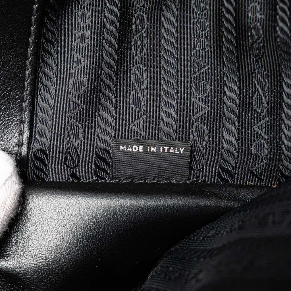 Prada Saffiano Zip Around Portfolio - Detail 1