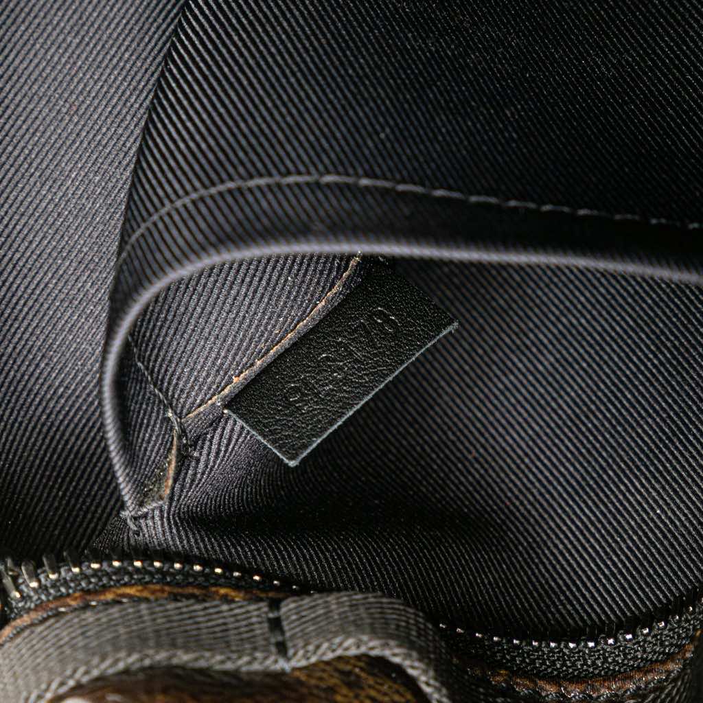 Louis Vuitton Monogram Glaze Messenger PM - Detail 1