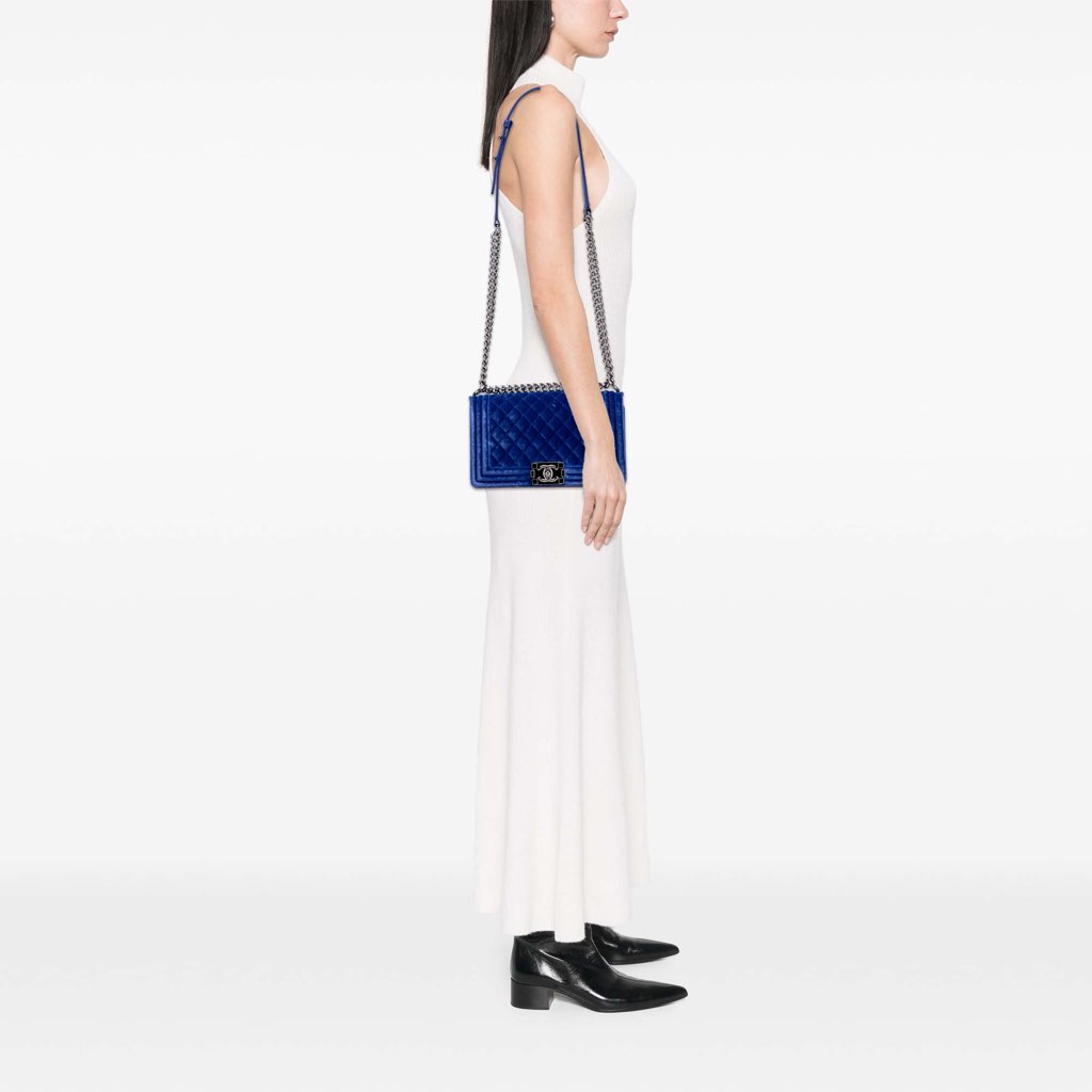 Chanel Old Medium Quilted Velvet Boy Flap - Image 11