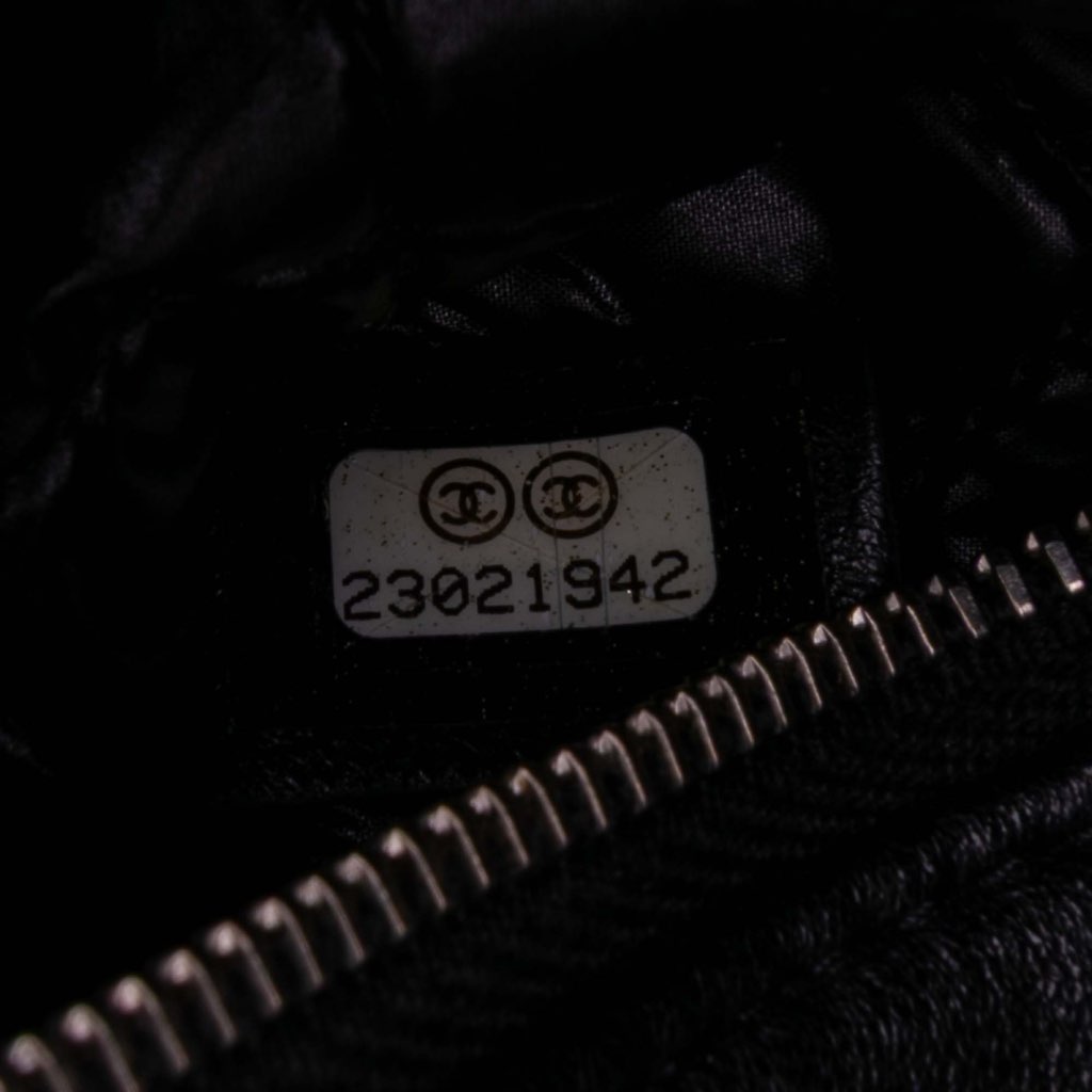 Chanel Medium Printed Lambskin Cuba La Habana O Case Clutch - Detail 1