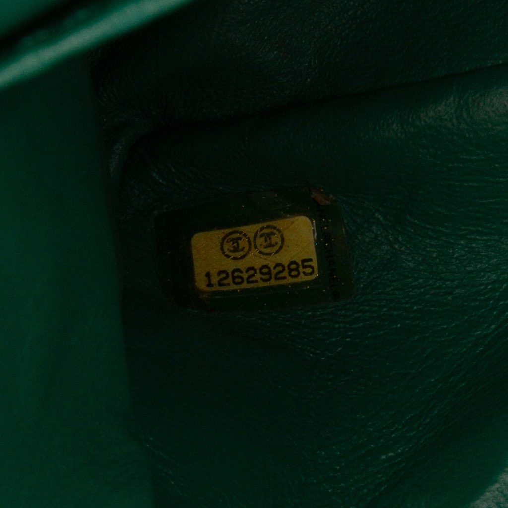 Chanel Medium Classic Lambskin Double Flap - Detail 1