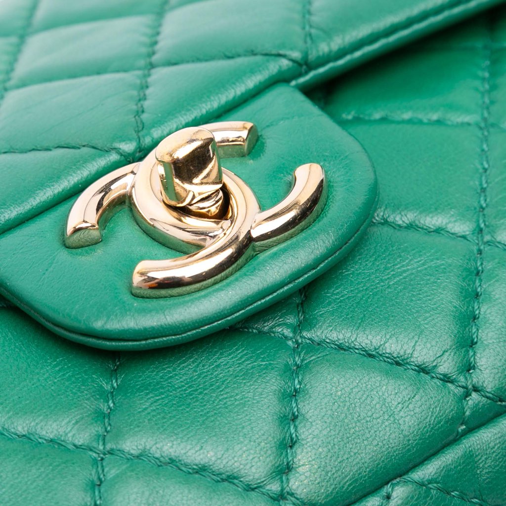 Chanel Medium Classic Lambskin Double Flap - Detail 2