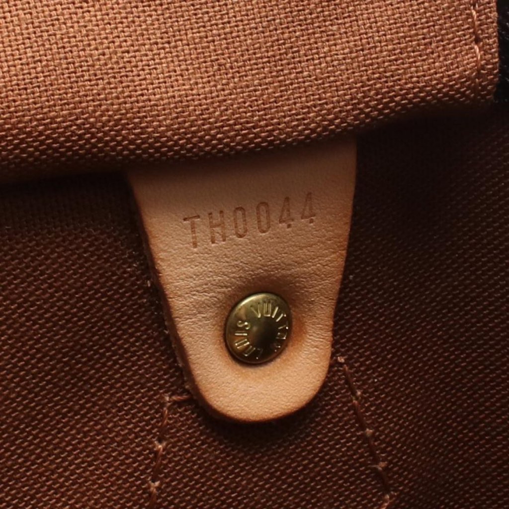 Louis Vuitton Monogram Speedy 40 - Side view