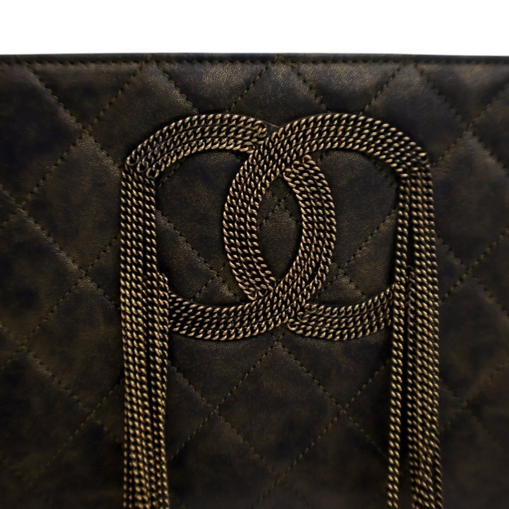 Chanel Metallic Lambskin CC Chain Fringe Clutch - Detail 2