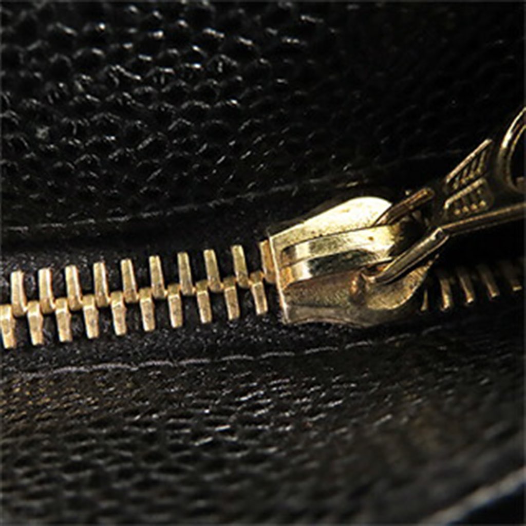 Chanel Caviar Medallion Tote - Detail 2