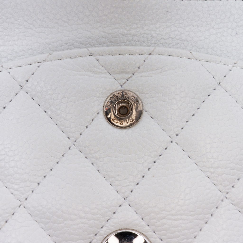 Chanel Medium Classic Caviar Double Flap - Detail 1