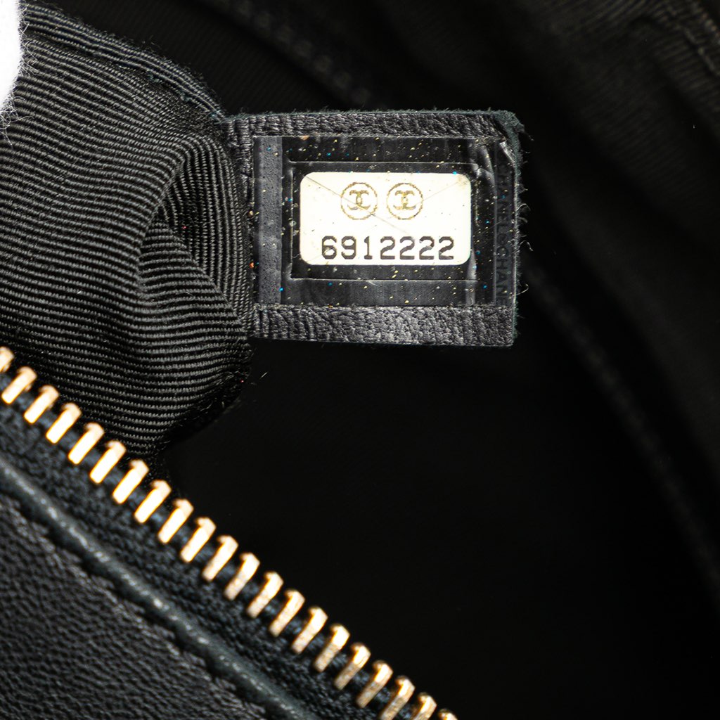 Chanel Medium Lambskin Chocolate Bar Shoulder Bag - Detail 1