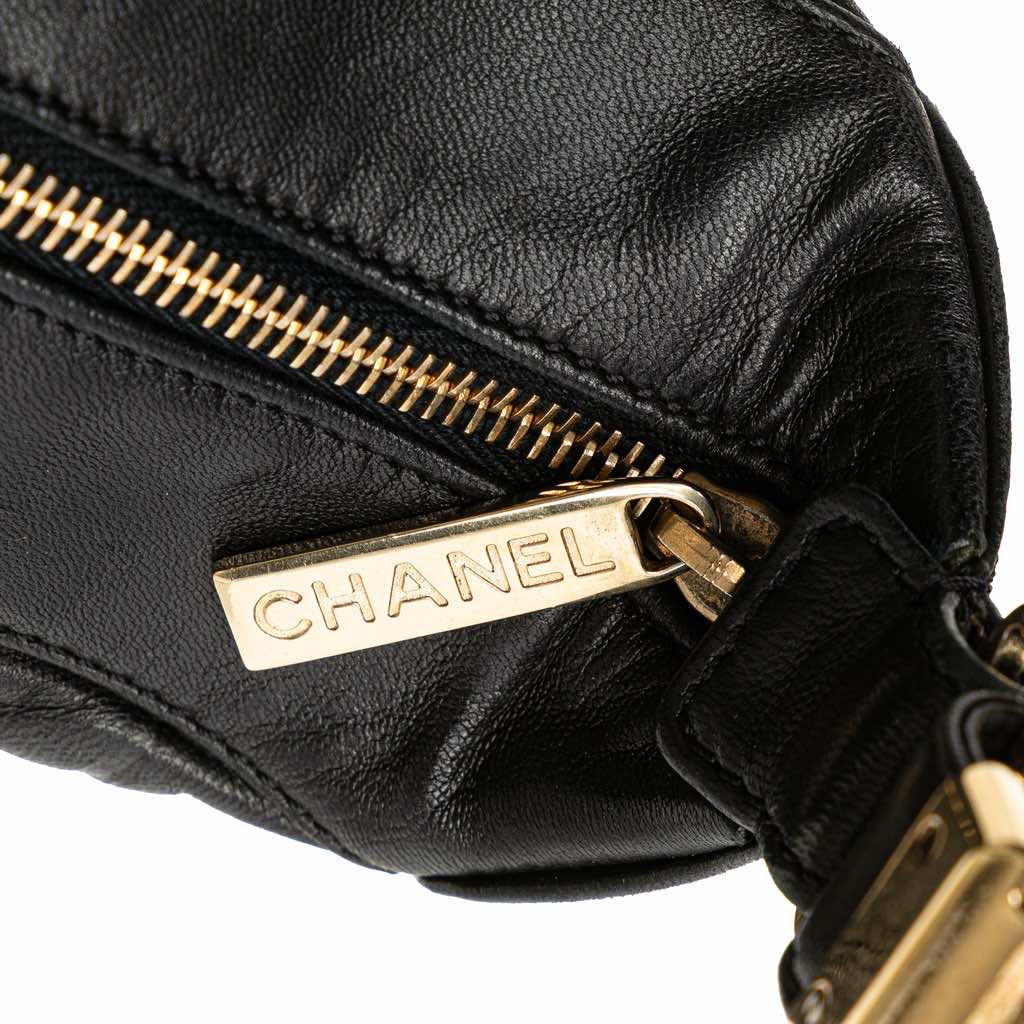 Chanel Medium Lambskin Chocolate Bar Shoulder Bag - Detail 2