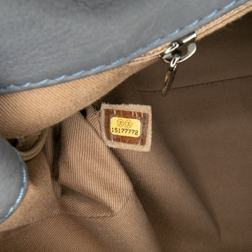 Chanel Large Calfskin Ultra Stitch Hamptons Enamel CC Tote - Detail 1