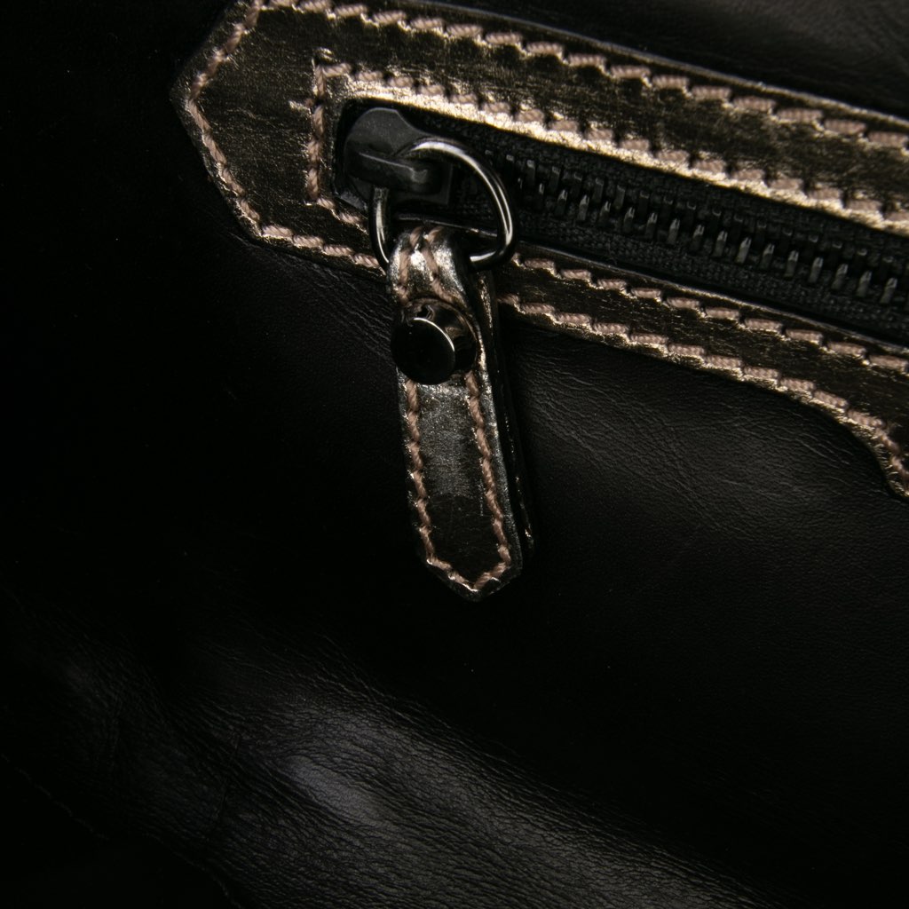 Burberry Metallic Leather Clutch - Detail 1