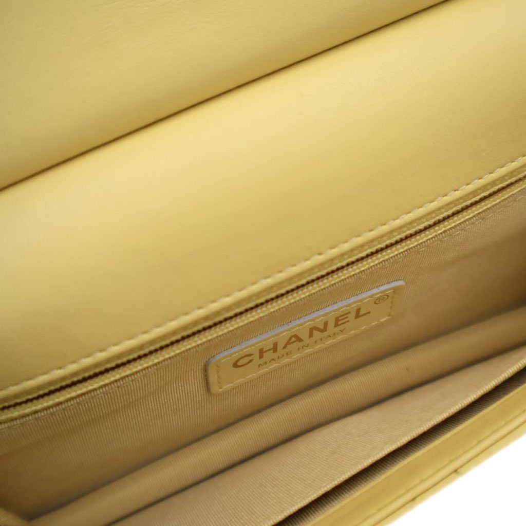 Chanel Quilted Lambskin Chic Pearls Flap - 5