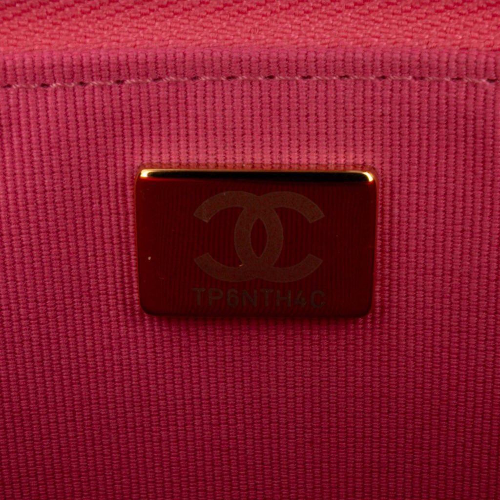 Chanel Quilted Lambskin Acrylic Coco Love Wallet on Chain - Detail 1