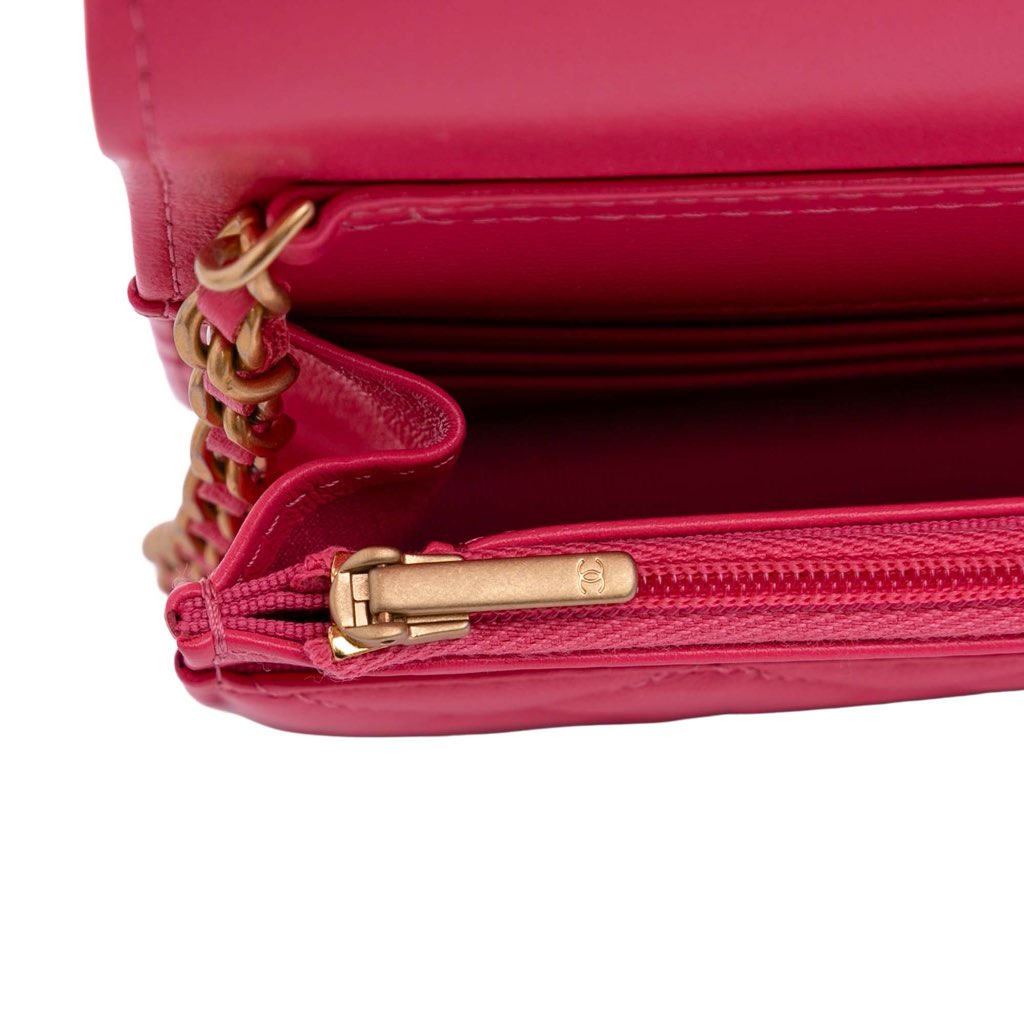 Chanel Quilted Lambskin Acrylic Coco Love Wallet on Chain - Detail 2