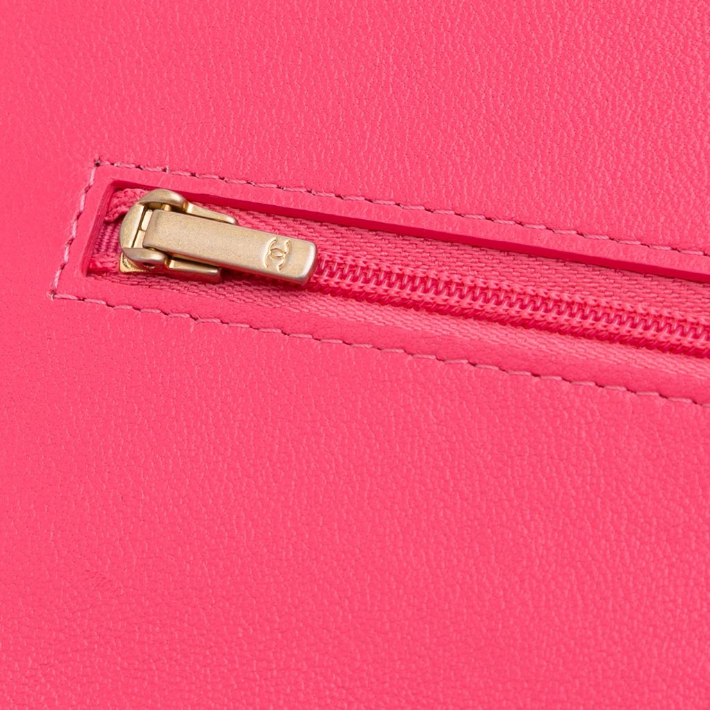 Chanel Quilted Lambskin Acrylic Coco Love Wallet on Chain - Image 10