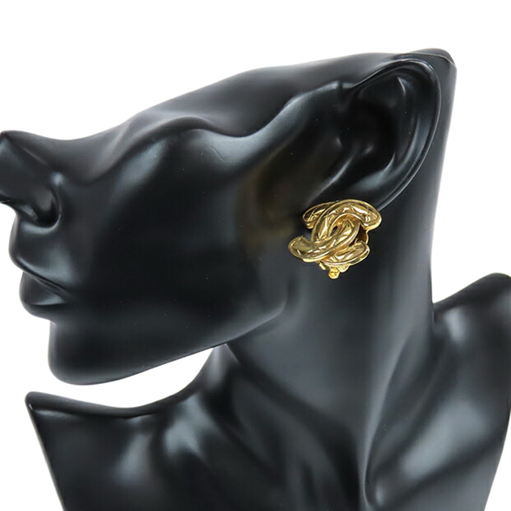Chanel Gold Plated Quilted CC Clip On Earrings - Detail 2