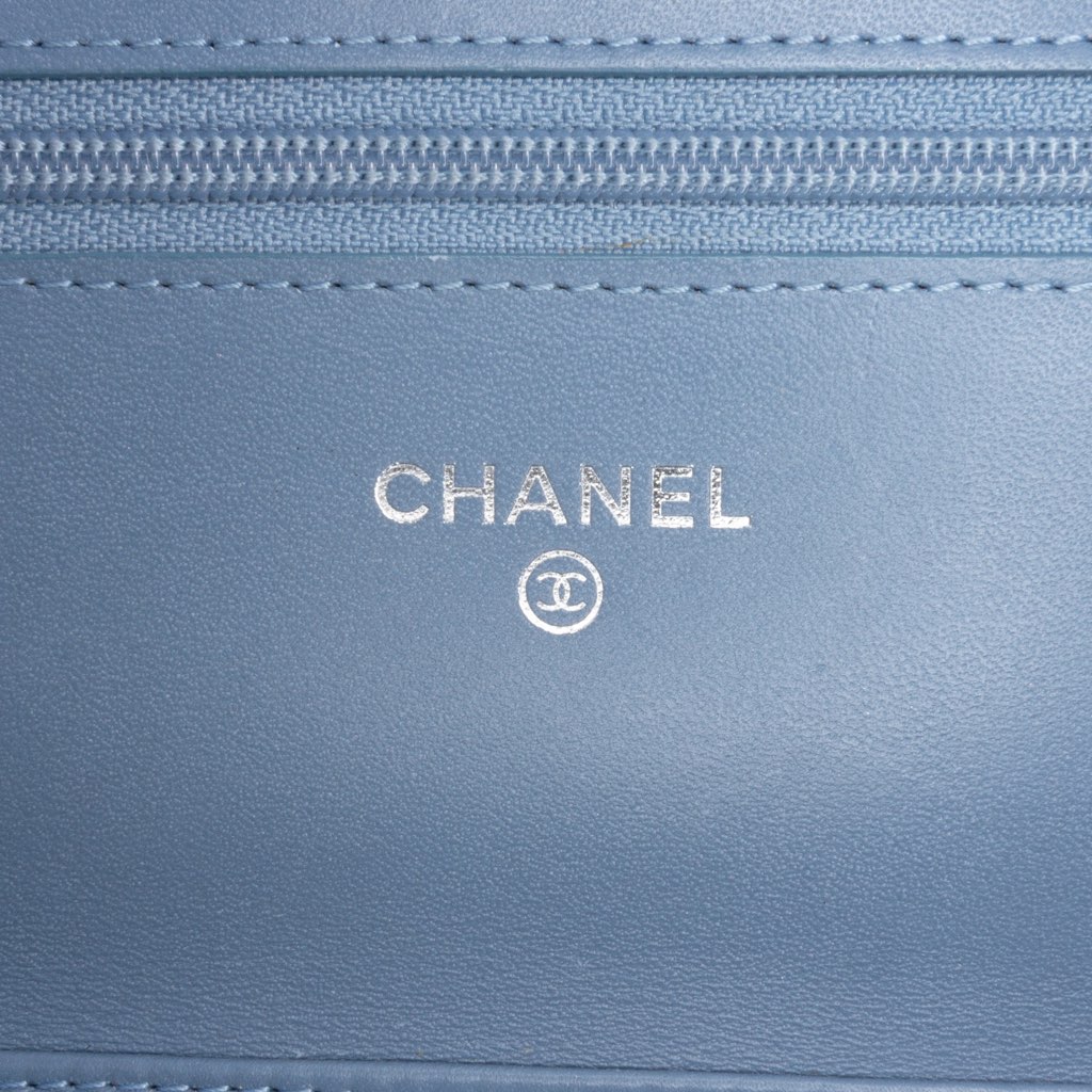 Chanel CC Caviar Wallet On Chain - Side view
