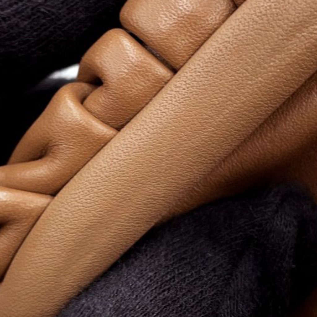 Bottega Veneta Lambskin The Extra Mini Pouch Crossbody - Detail 1