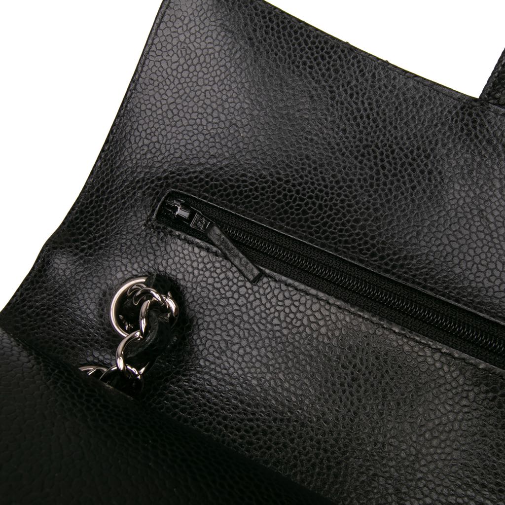 Chanel Medium Classic Caviar Double Flap - Detail 2