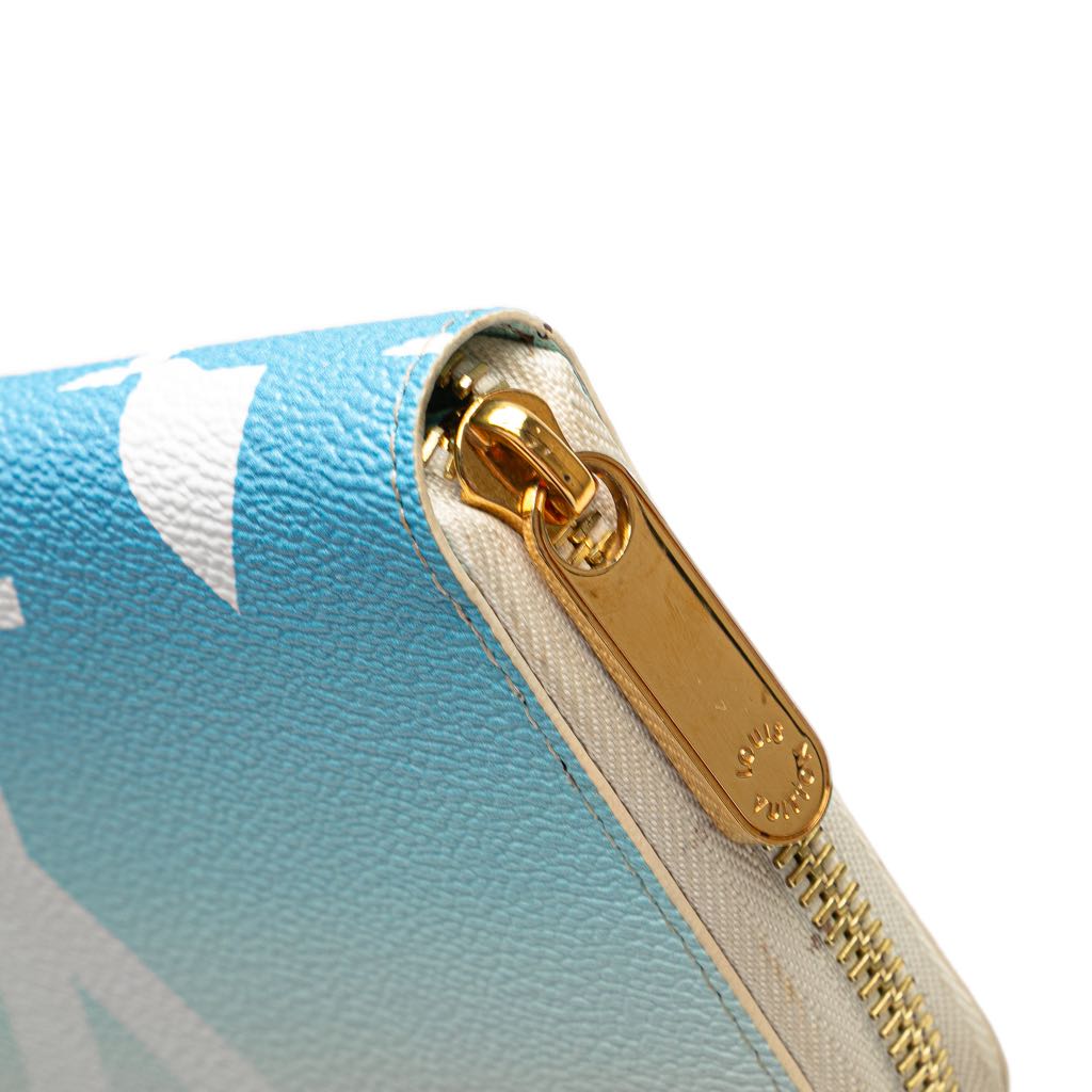 Louis Vuitton Monogram Giant By The Pool Zippy Wallet - Detail 2