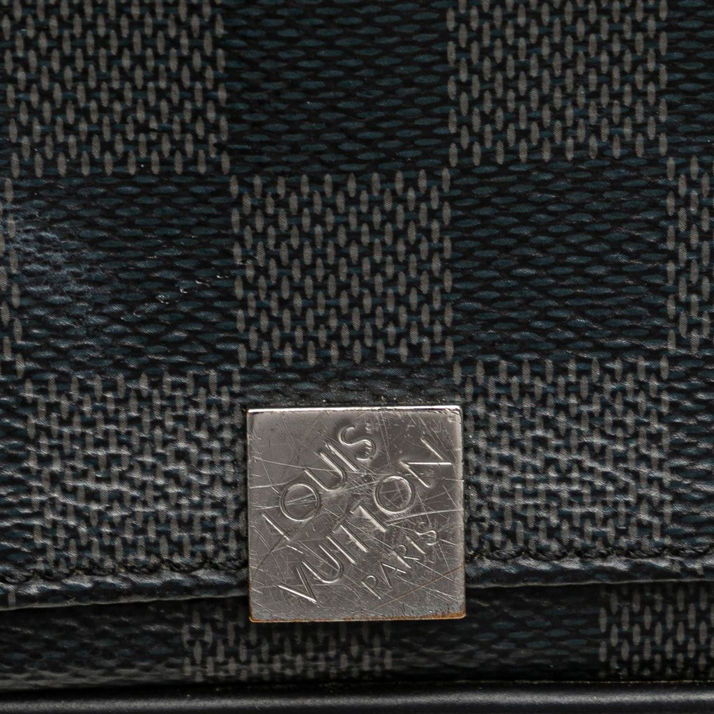 Louis Vuitton Damier Graphite District MM - Image 10