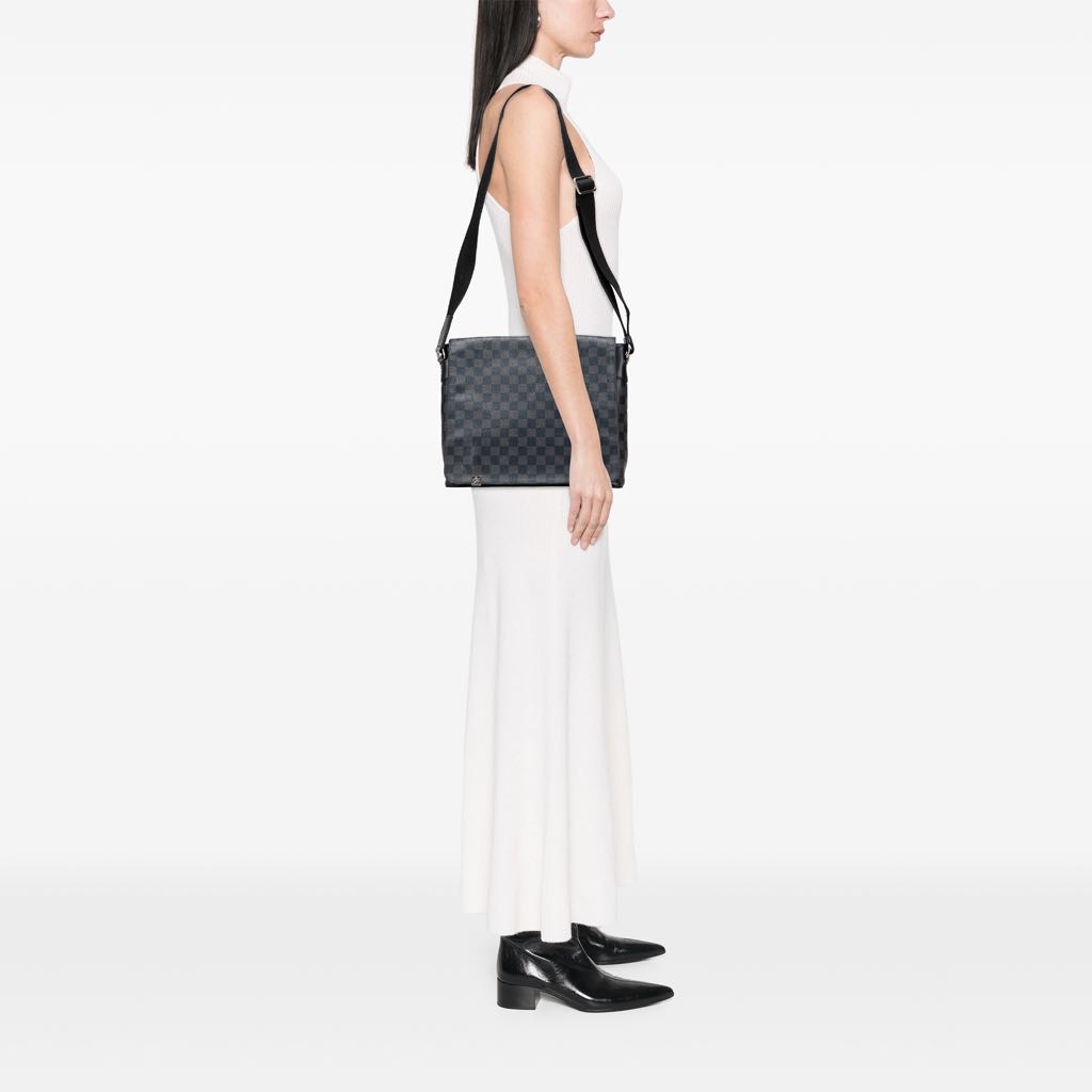 Louis Vuitton Damier Graphite District MM - Image 12