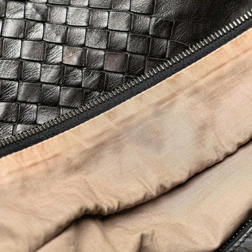 Bottega Veneta Intrecciato Trimmed Nappa Crossbody - Detail 1