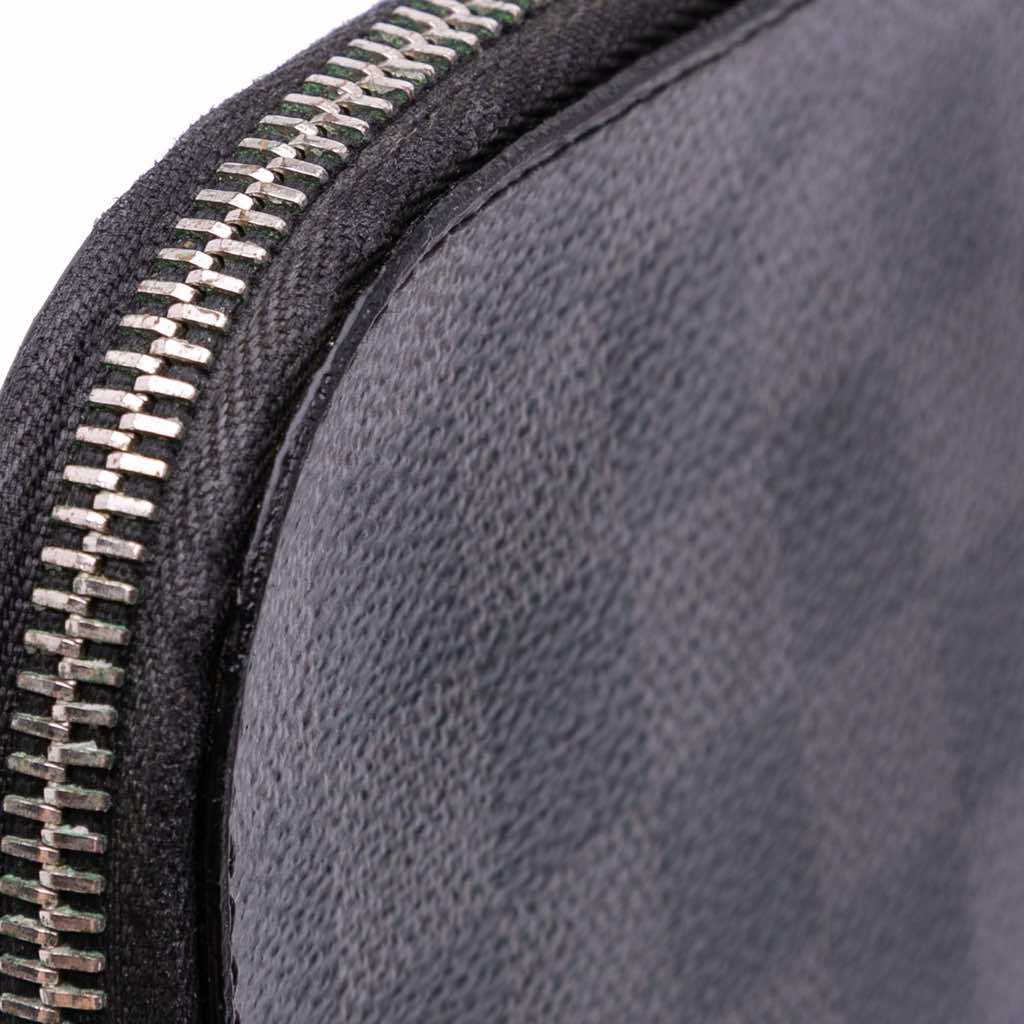 Louis Vuitton Damier Graphite Pochette Jour GM - Detail 2