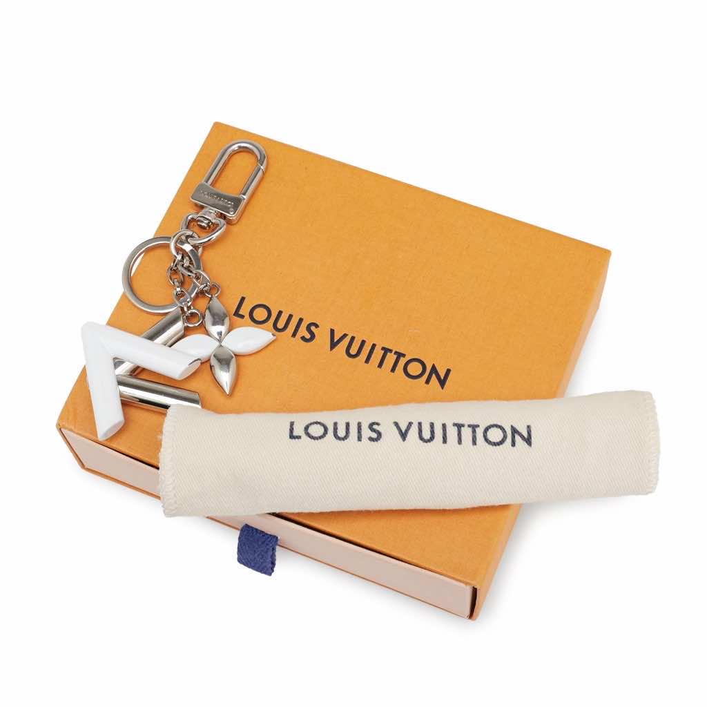 Louis Vuitton Silver Resin LV Twist Key Ring - Image 11