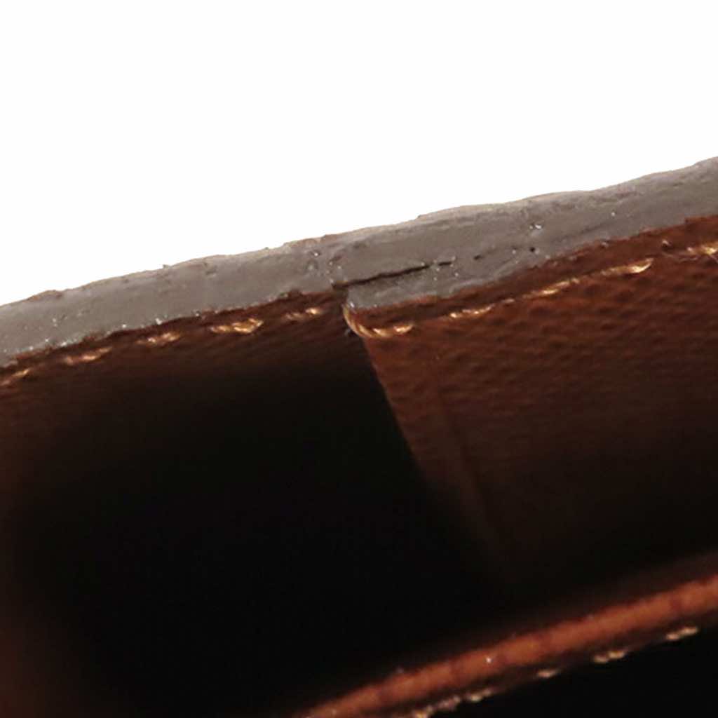 Louis Vuitton Monogram Passport Cover - Detail 2