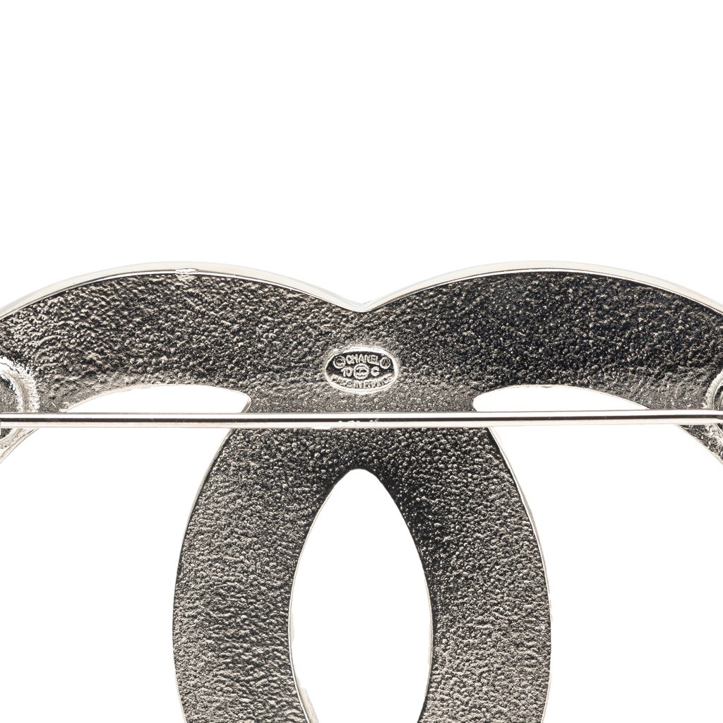 Chanel Enamel and Silver Plated CC Brooch - Image 6